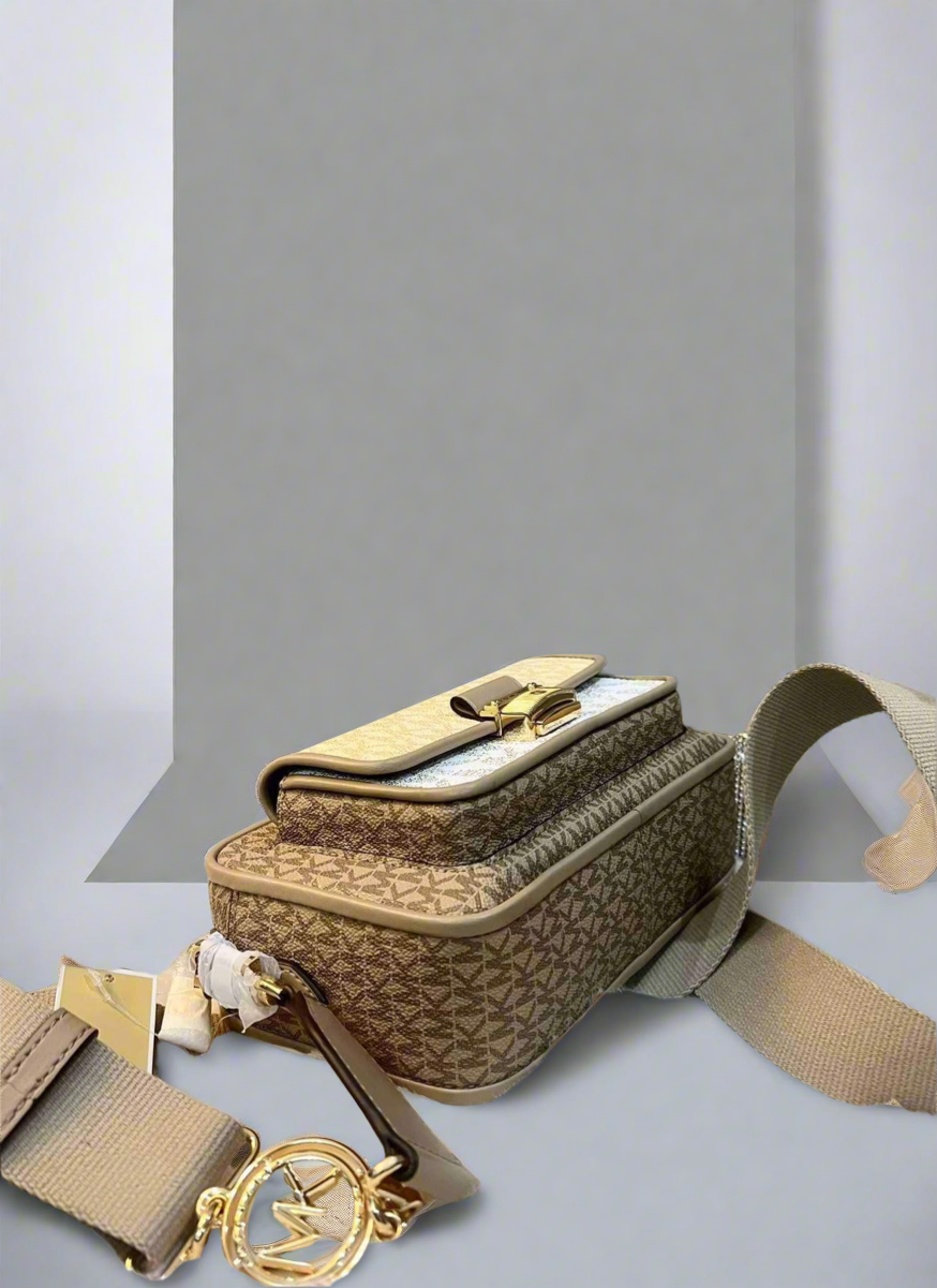 MICHAEL KORS SIGNATURE BRADSHAW CAMERA CROSSBODY BAG -  MULTI GOLD FLAP