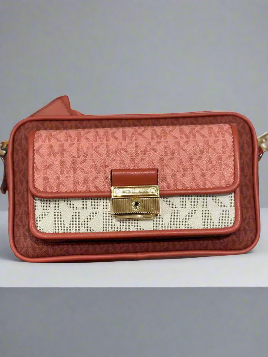 MICHAEL KORS SIGNATURE BRADSHAW POCKET CAMERA CROSSBODY BAG - CINNAMON MULTI
