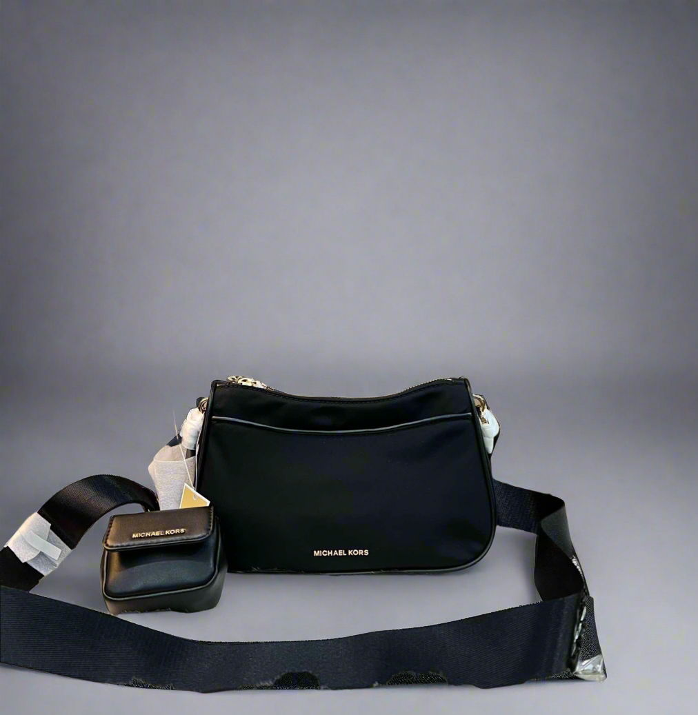 MICHAEL KORS MEDIUM JET SET CROSSBODY BAG WITH APPLE CASE - BLACK