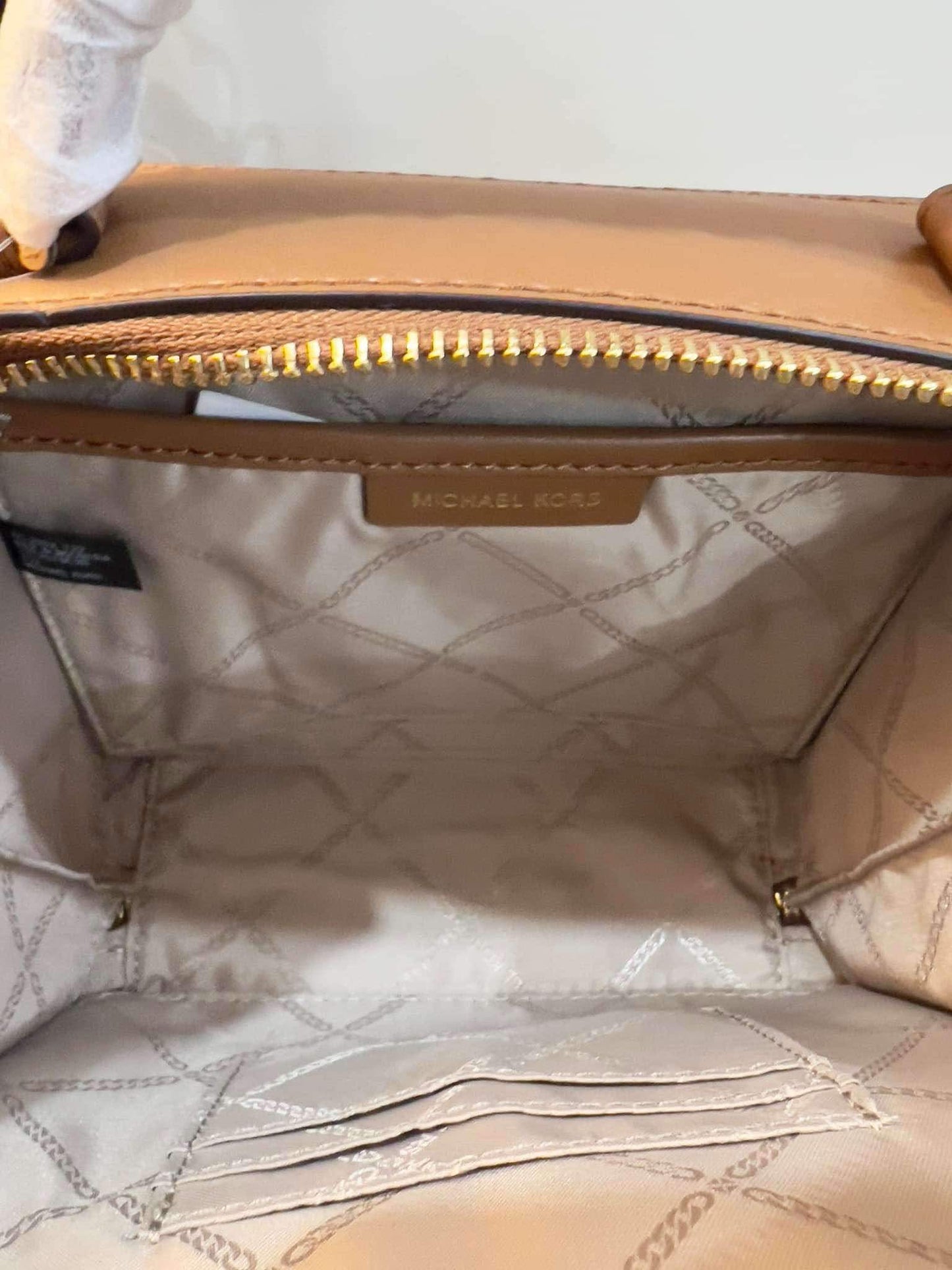 MICHAEL KORS JET SET LOGO LEATHER CROSSBODY BAG - ( RETAIL ITEM )