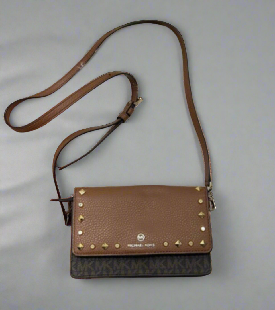 MICHAEL KORS JET SET SMALL STUDDED LOGO MOBILE CROSSBODY BAG ( RETAIL ITEM )