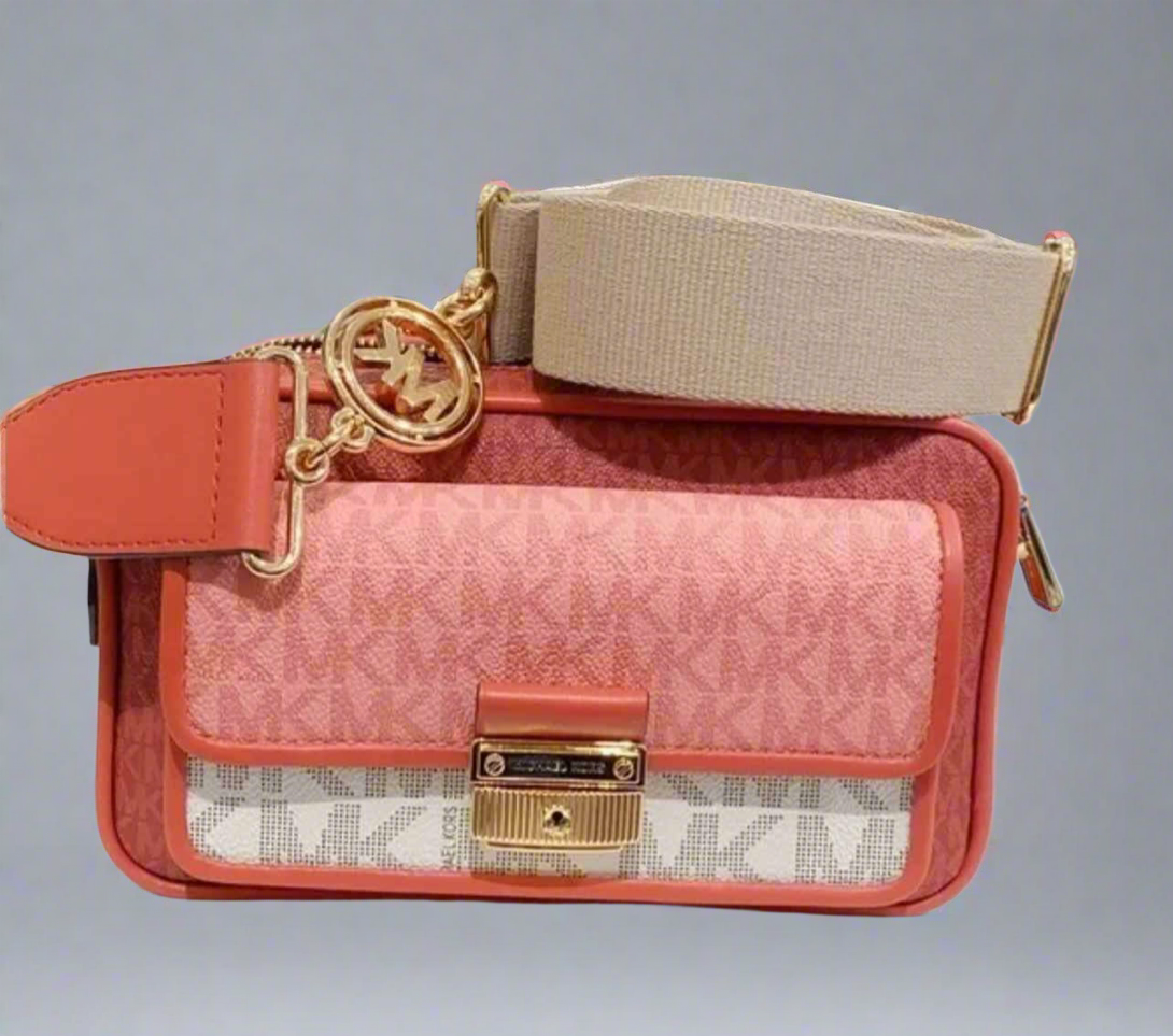 MICHAEL KORS SIGNATURE BRADSHAW POCKET CAMERA CROSSBODY BAG - CINNAMON MULTI