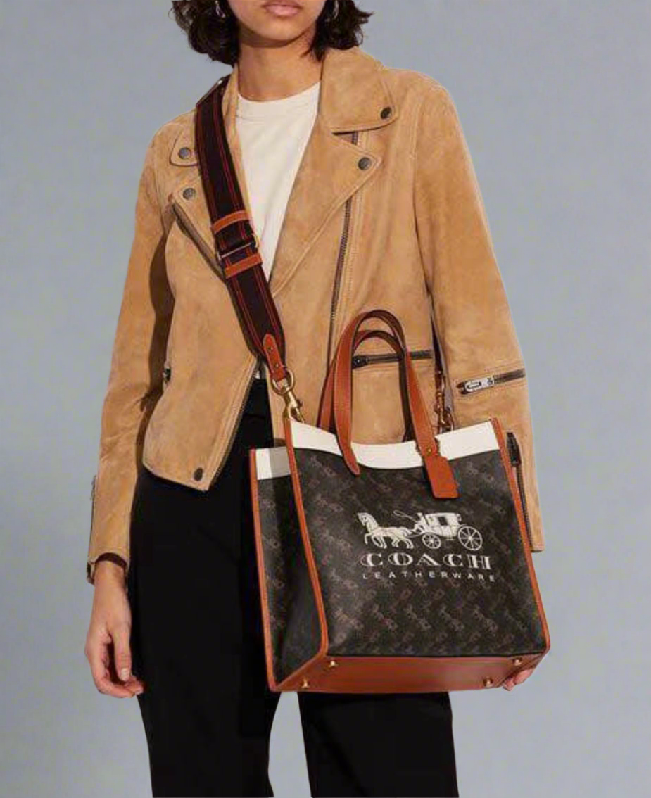 Field Tote With Horse & Carriage Print