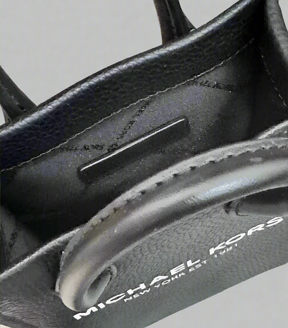 MICHAEL KORS MIRELLA XS  LEATHER SMARTPHONE CROSSBODY BAG WITH AIRPOD CASE - BLACK