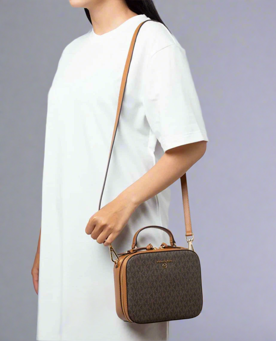 MICHAEL KORS JET SET LOGO LEATHER CROSSBODY BAG - ( RETAIL ITEM )