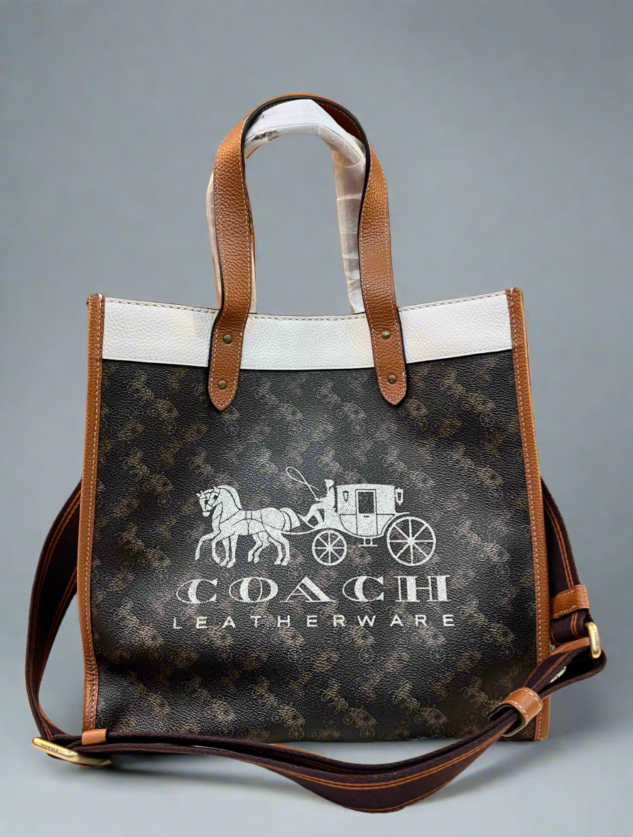 Field Tote With Horse & Carriage Print