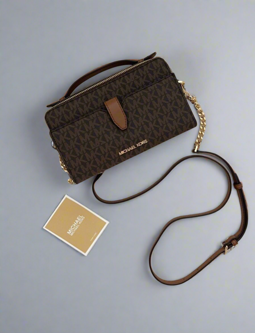 MICHAEL KORS SIGNATURE DOUBLE ZIP SMARTPHONE CROSSBODY - BROWN -ACORN