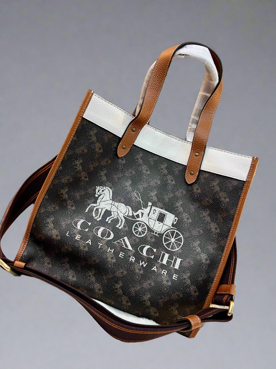 Field Tote With Horse & Carriage Print