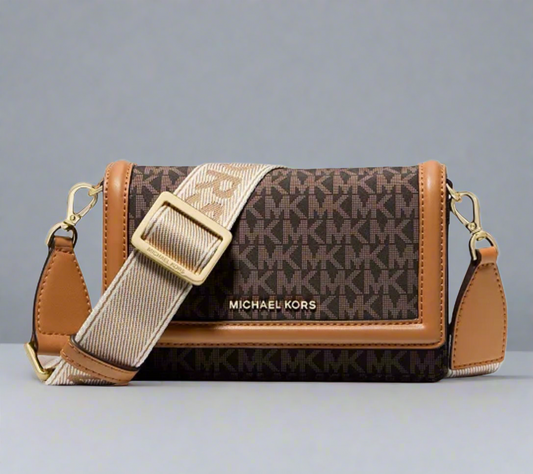MICHAEL KORS JET SET LOGO SMARTPHONE CROSSBODY BAG - BROWN ACORN