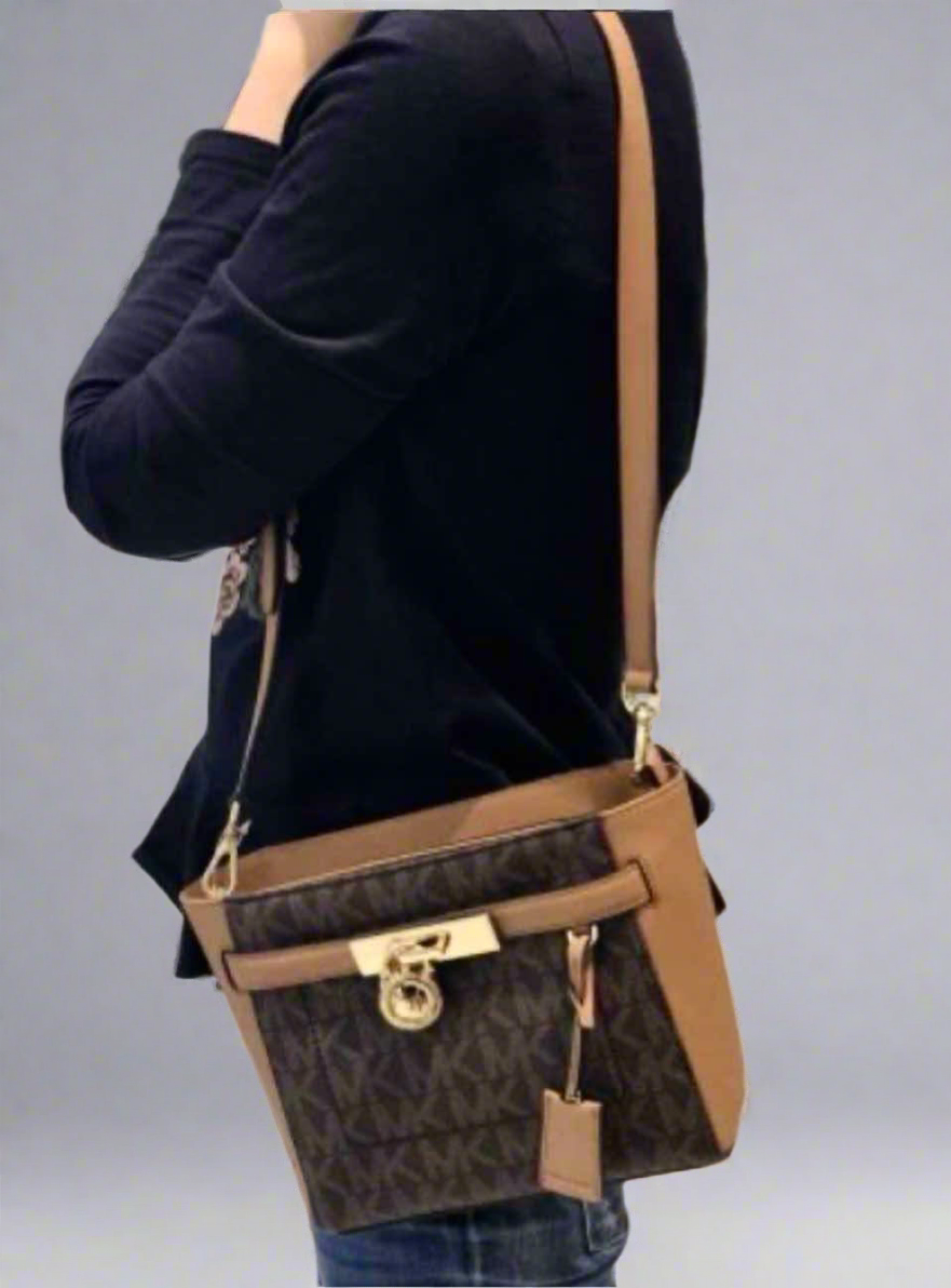 MICHAEL KORS HAMILTON TRAVELLER TOP ZIP MESSENGER BAG - WITH HANGING PADLOCK & KEY