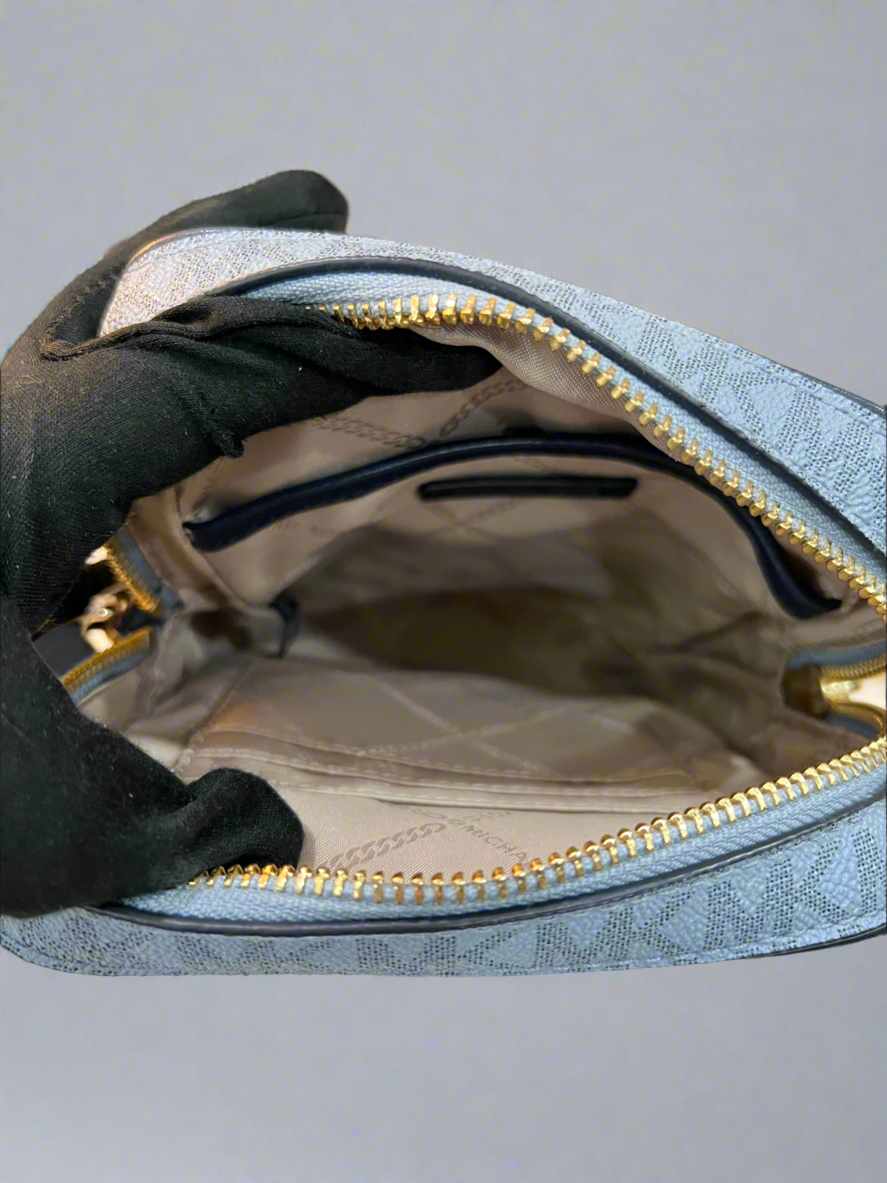 MICHAEL KORS - BELOW SRP WITH FLAWS IN FRONT - SLIGHT MARK LIKE PEN - JET SET TRAVEL LOGO STRIPE CROSSBODY BAG