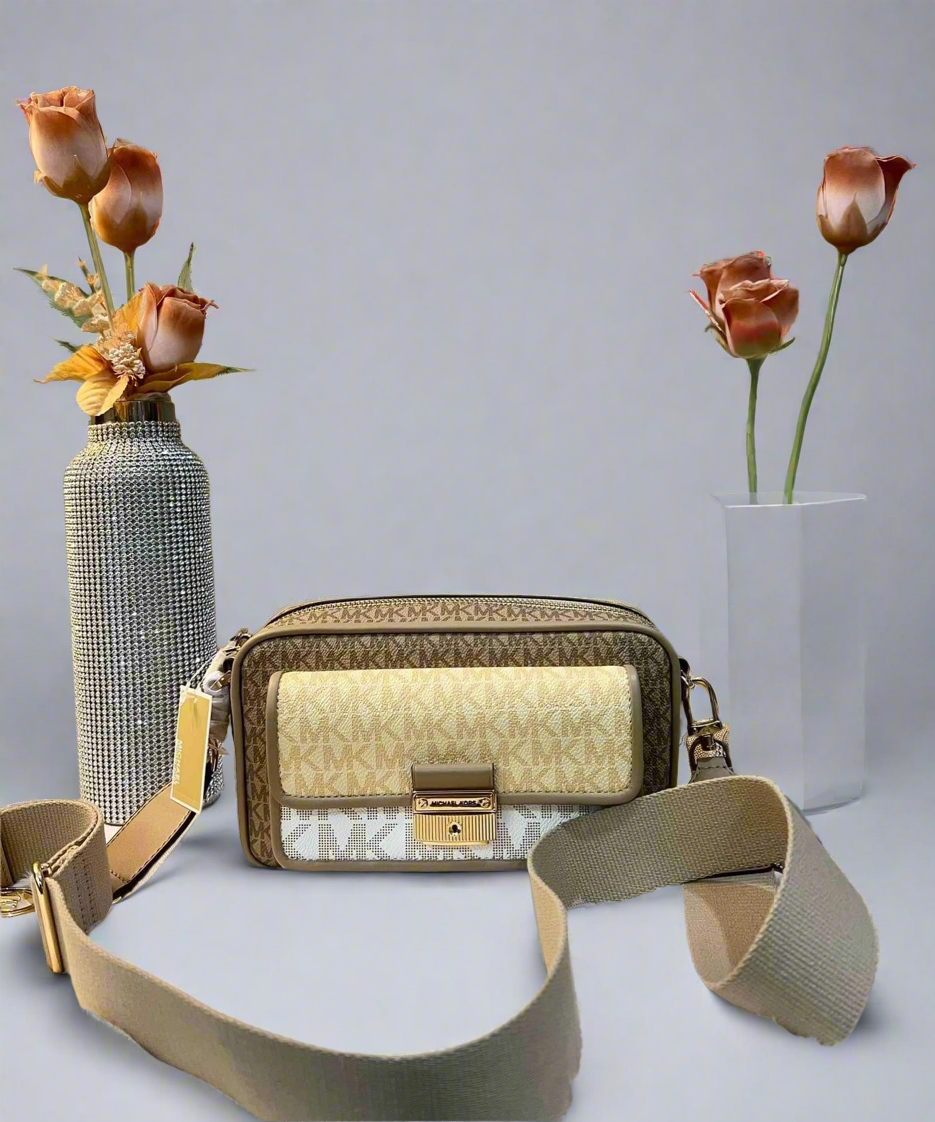 MICHAEL KORS SIGNATURE BRADSHAW CAMERA CROSSBODY BAG -  MULTI GOLD FLAP