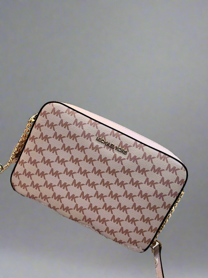 MICHAEL KORS JET SET MEDIUM CAMERA BAG