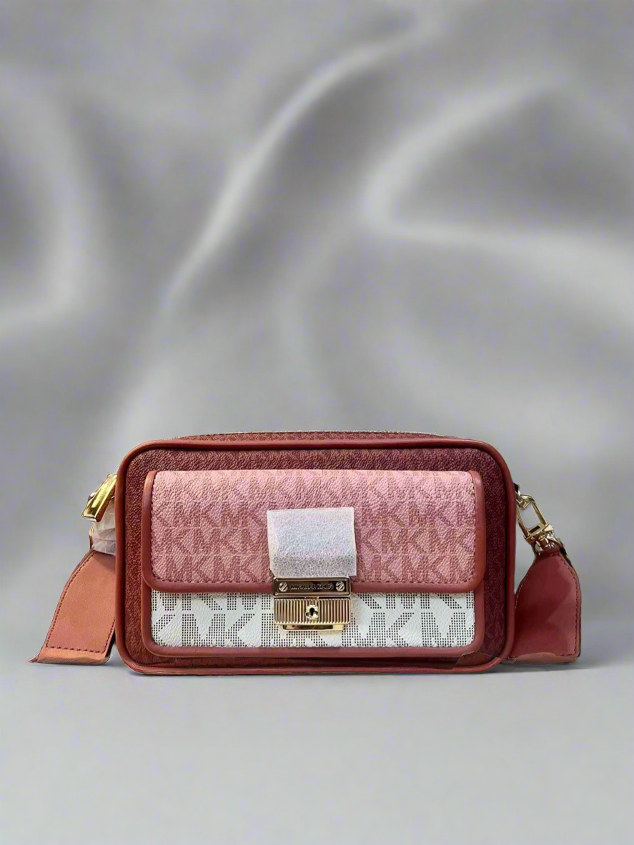MICHAEL KORS SIGNATURE BRADSHAW POCKET CAMERA CROSSBODY BAG - CINNAMON MULTI