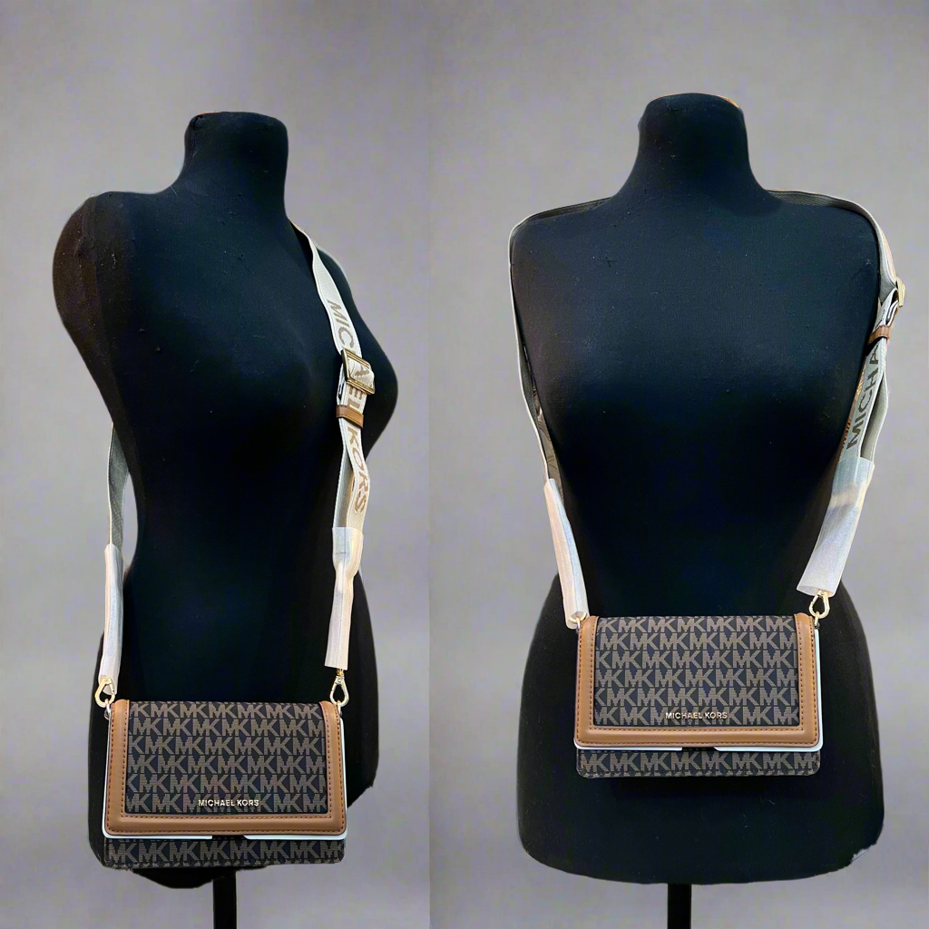 MICHAEL KORS JET SET LOGO SMARTPHONE CROSSBODY BAG - BROWN ACORN