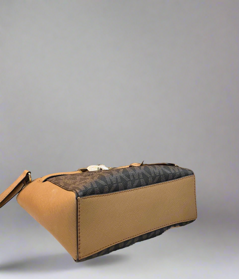 MICHAEL KORS HAMILTON TRAVELLER TOP ZIP MESSENGER BAG - WITH HANGING PADLOCK & KEY