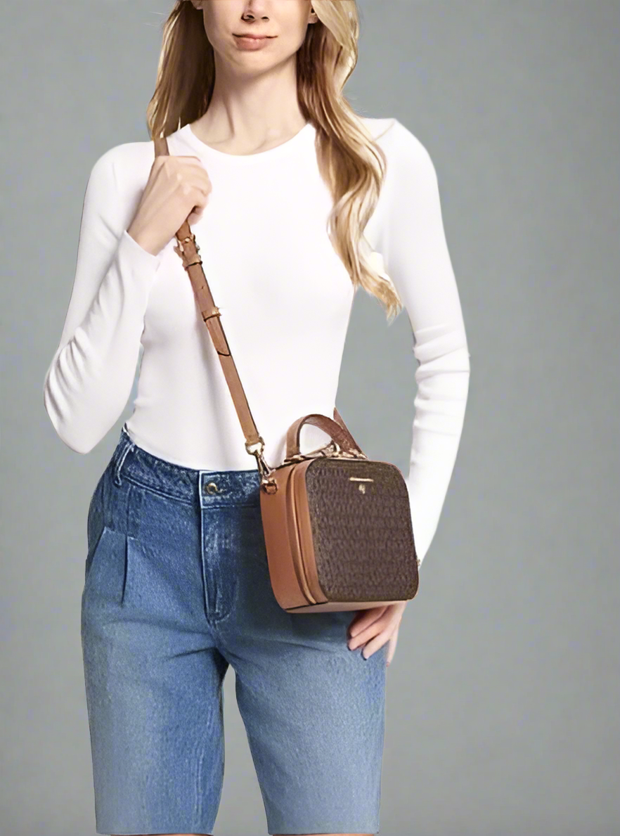 MICHAEL KORS JET SET LOGO LEATHER CROSSBODY BAG - ( RETAIL ITEM )