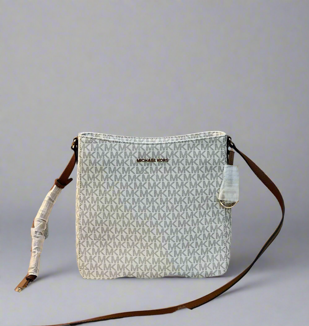 MICHAEL KORS JET SET TRAVEL LARGE MESSENGER LOGO VANILLA
